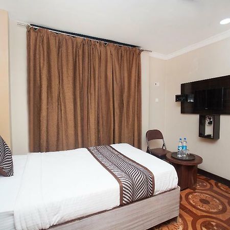 Oyo 343 Pop Life Hotel Banke 外观 照片
