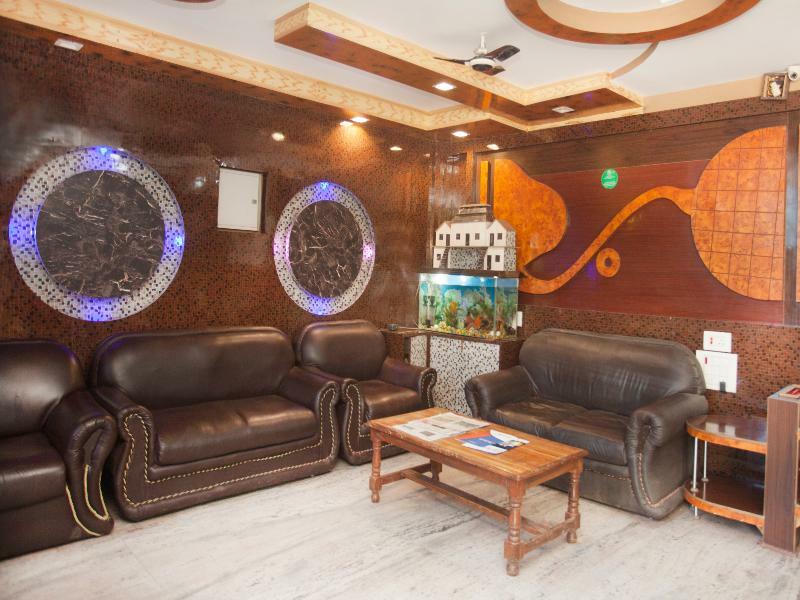 Oyo 343 Pop Life Hotel Banke 外观 照片