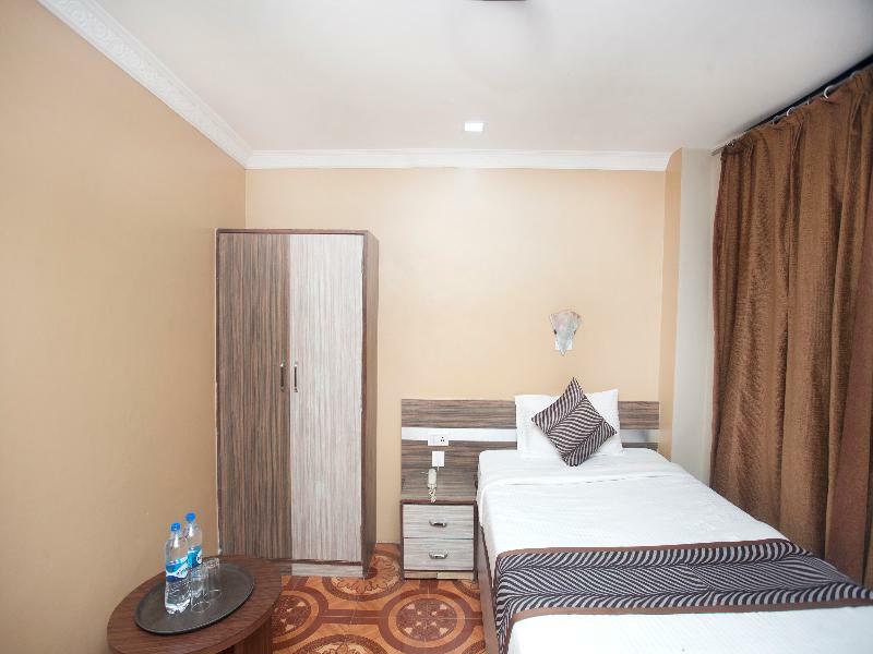 Oyo 343 Pop Life Hotel Banke 外观 照片