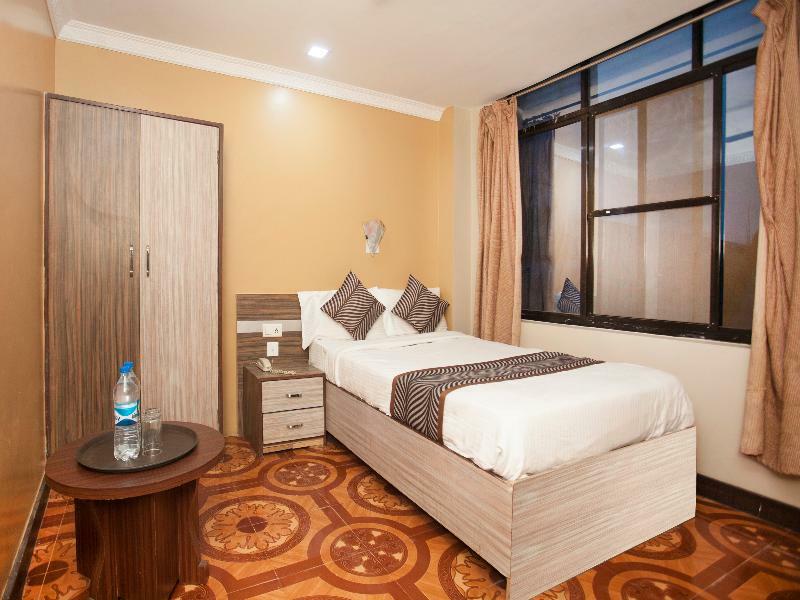 Oyo 343 Pop Life Hotel Banke 外观 照片